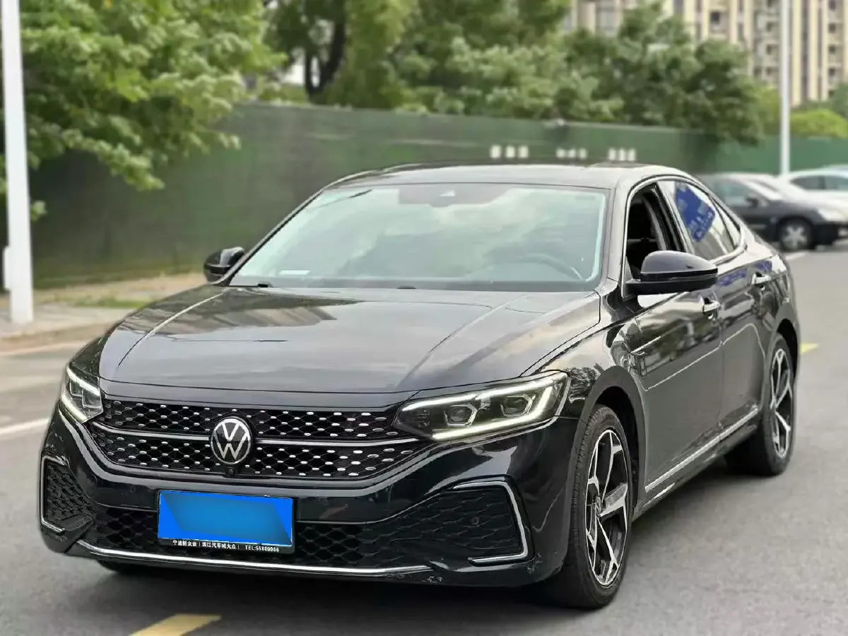 2023 Volkswagen Passat 2.0T 186HP L4 7DCT