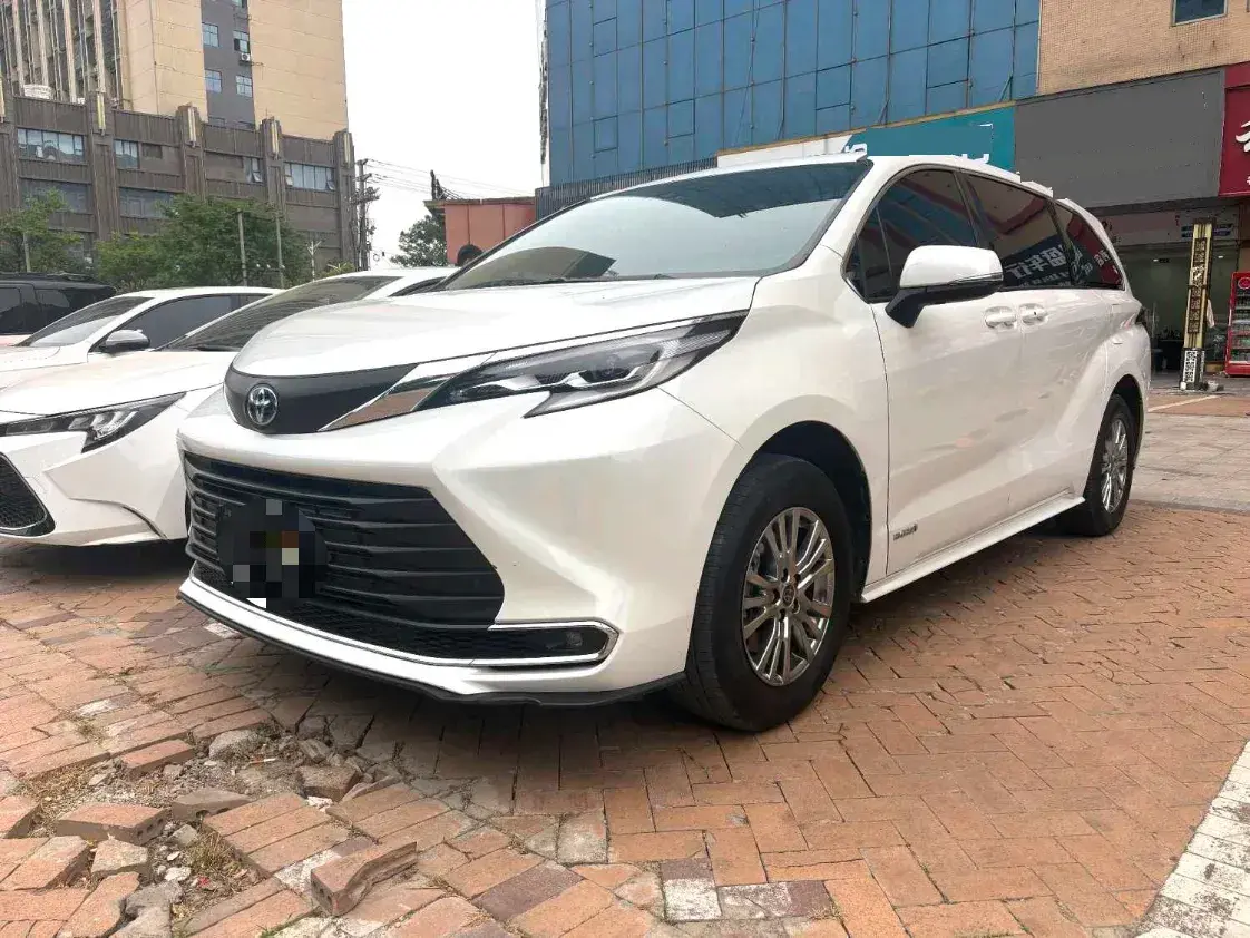 2023 Toyota Sienna 2.5L 189HP L4 E-CVT Hybrid