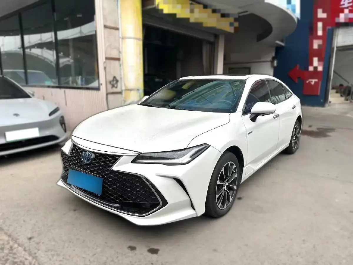 2022 Toyota Avalon 2.5L 178HP L4 E-CVT Hybrid