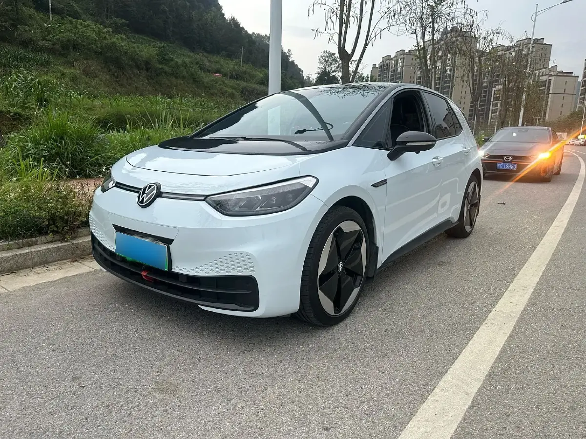 2023 Volkswagen ID.3 BEV 52.8KWH