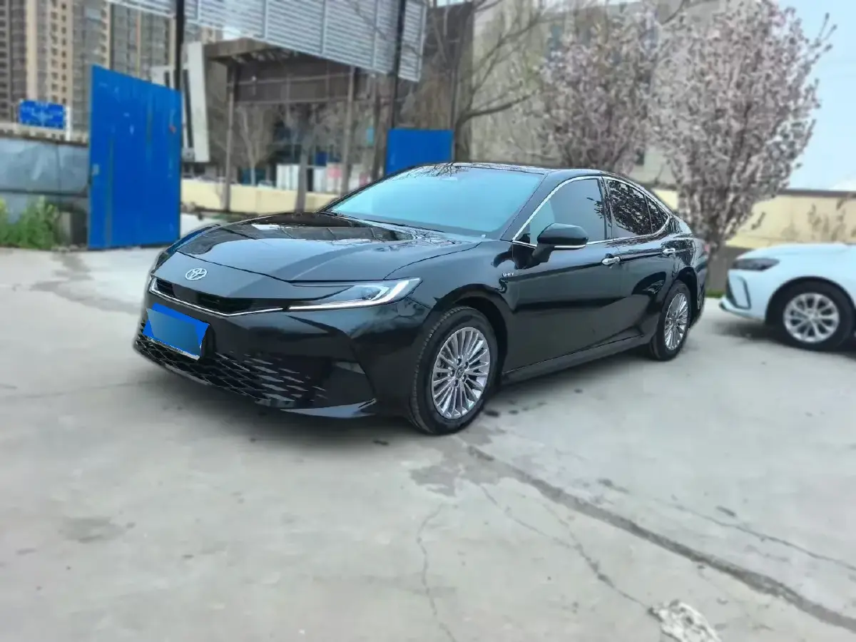 2024 Toyota Camry 2.0L 152HP L4 E-CVT Hybrid