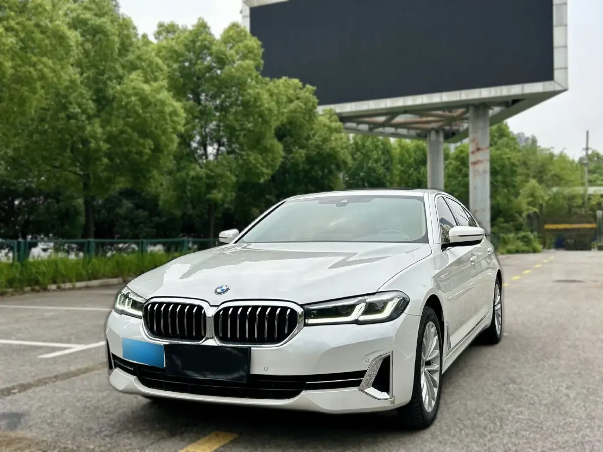 2022 BMW 5 Series 2.0T 184HP L4 8AT