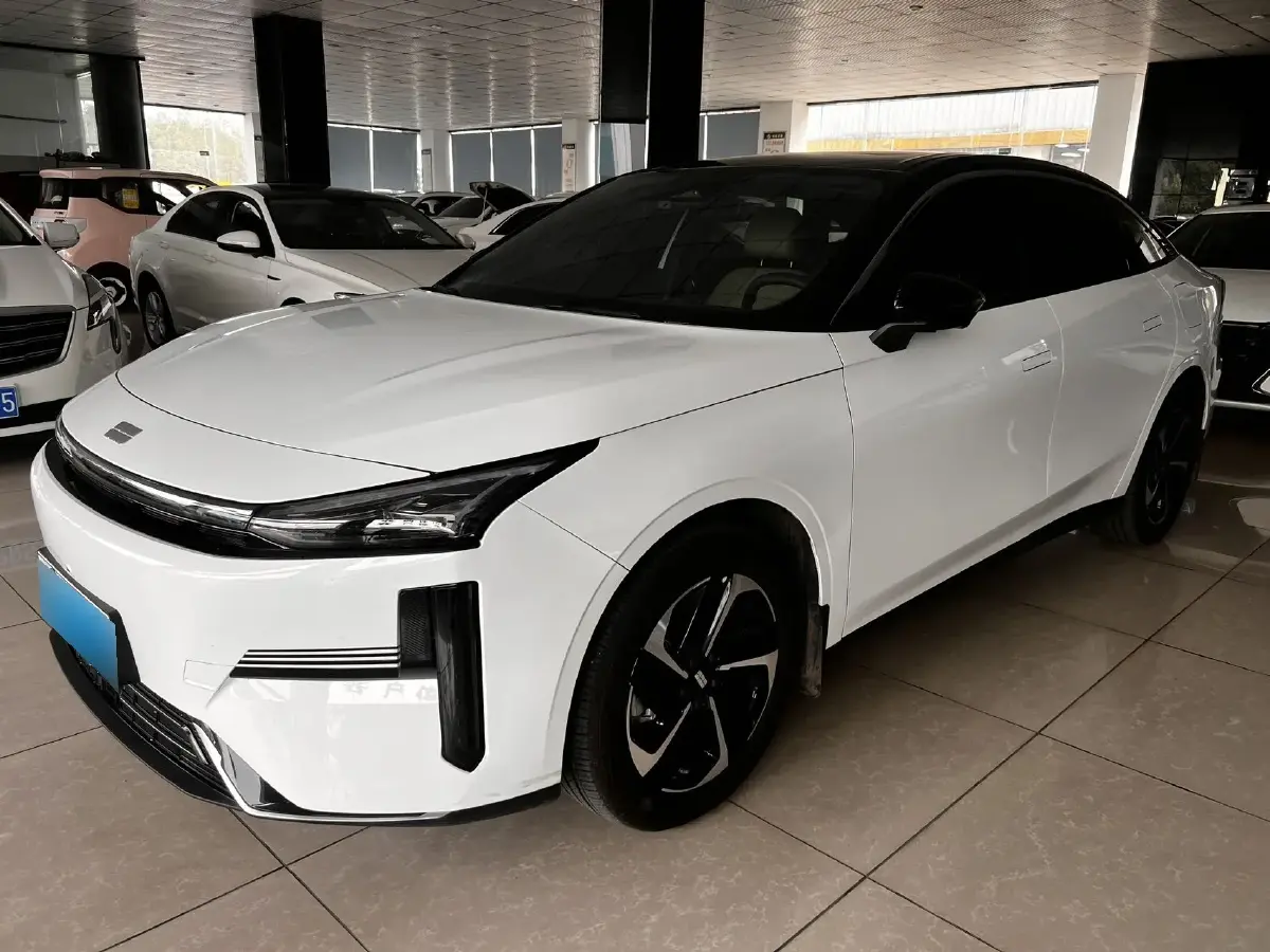 2024 Geely Galaxy L6 1.5T 163HP L4 3DHT PHEV