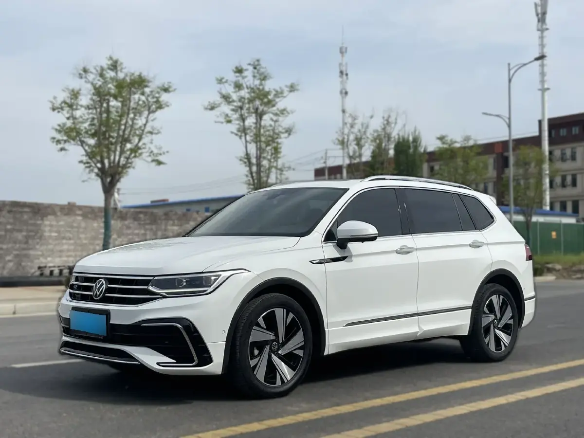 2023 Volkswagen Tiguan L 2.0T 186HP L4 7DCT