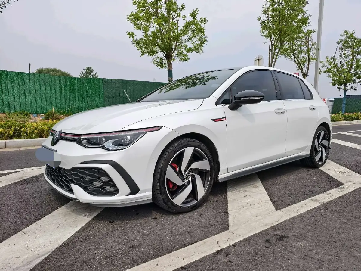2023 Volkswagen GolfGTI 2.0T 220HP L4 7DCT