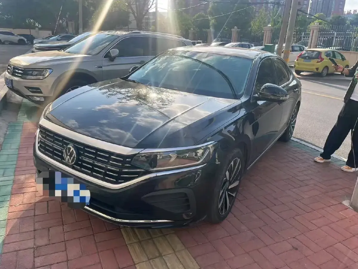 2024 Volkswagen Passat 2.0T 220HP L4 7DCT