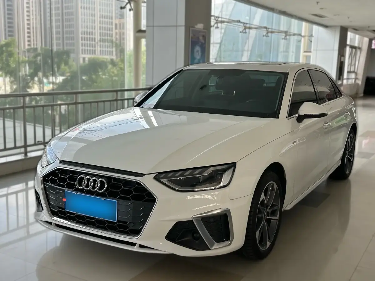 2022 Audi A4L 2.0T 190HP L4 7DCT