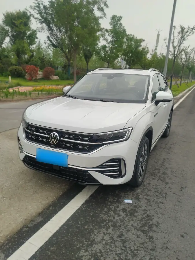 2023 Volkswagen Tayron 2.0T 220HP L4 7DCT