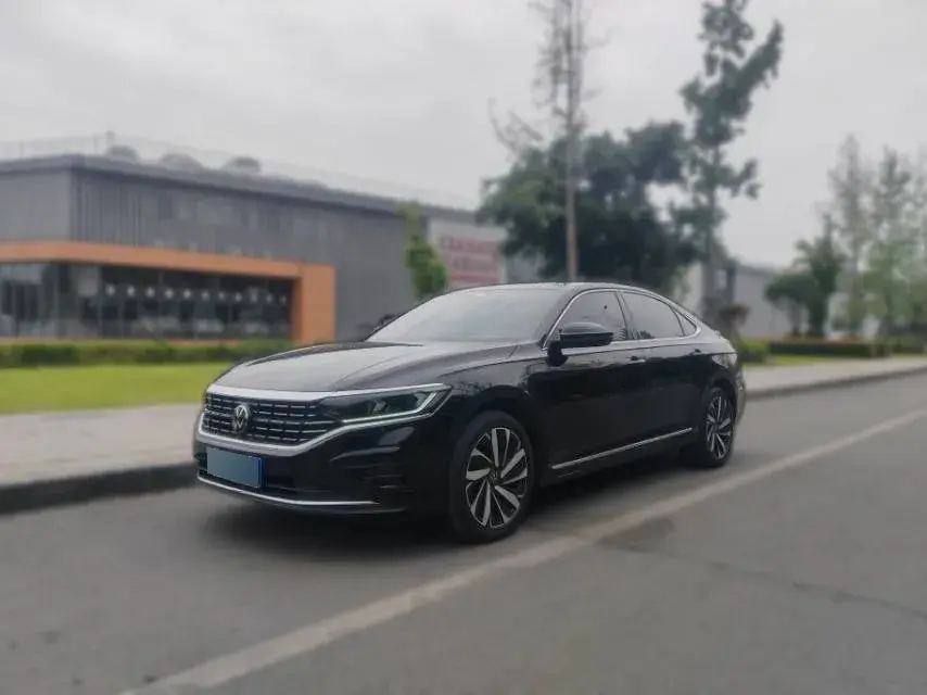 2023 Volkswagen Passat 2.0T 186HP L4 7DCT