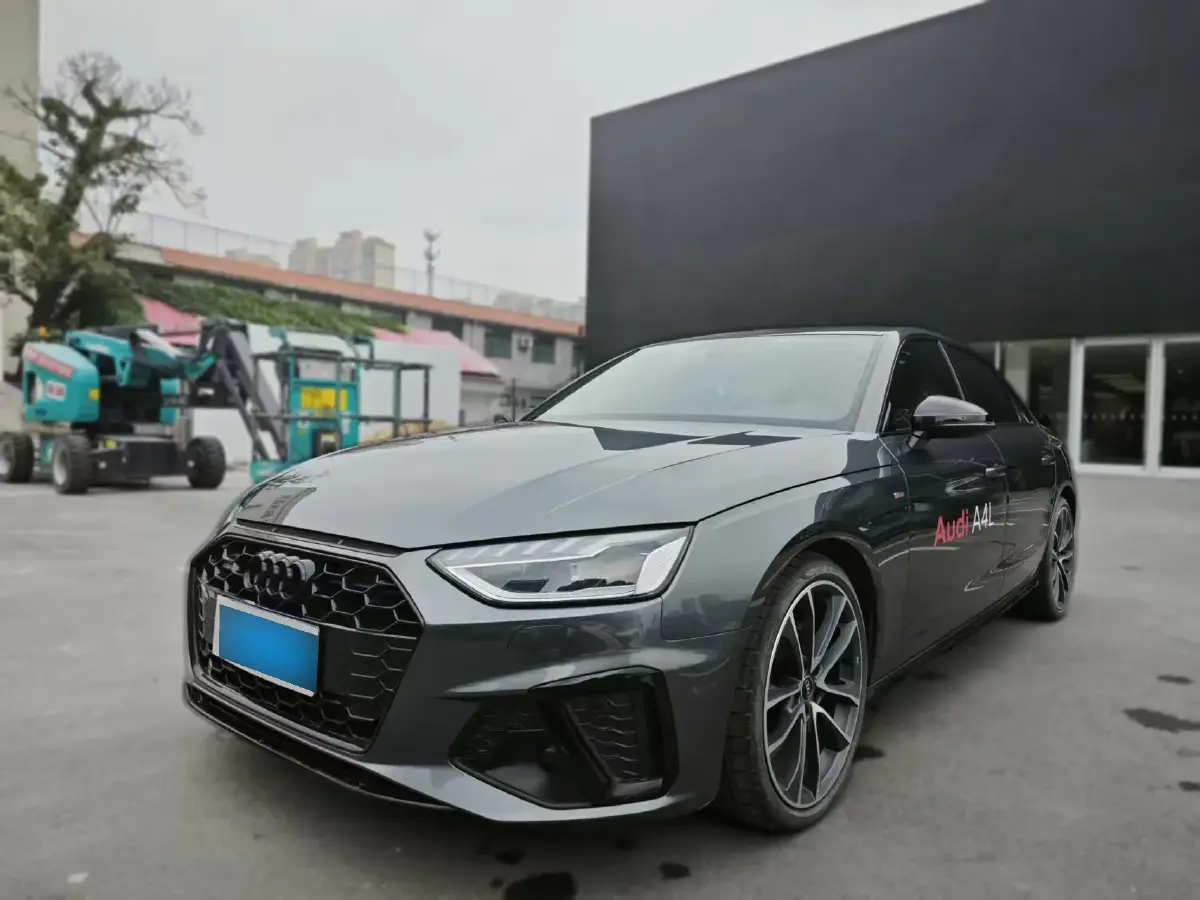 2023 Audi A4L 2.0T 190HP L4 7DCT