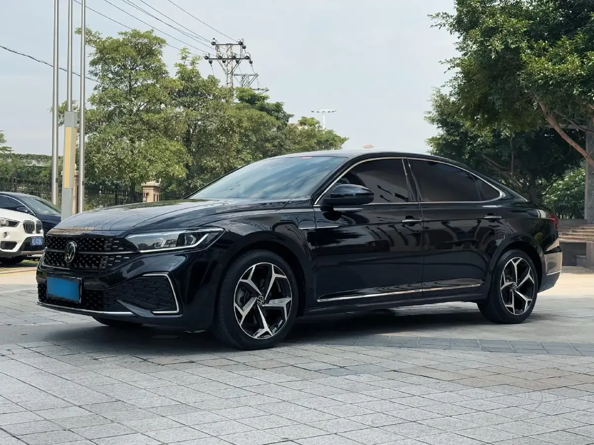 2022 Volkswagen Passat 2.0T 186HP L4 7DCT