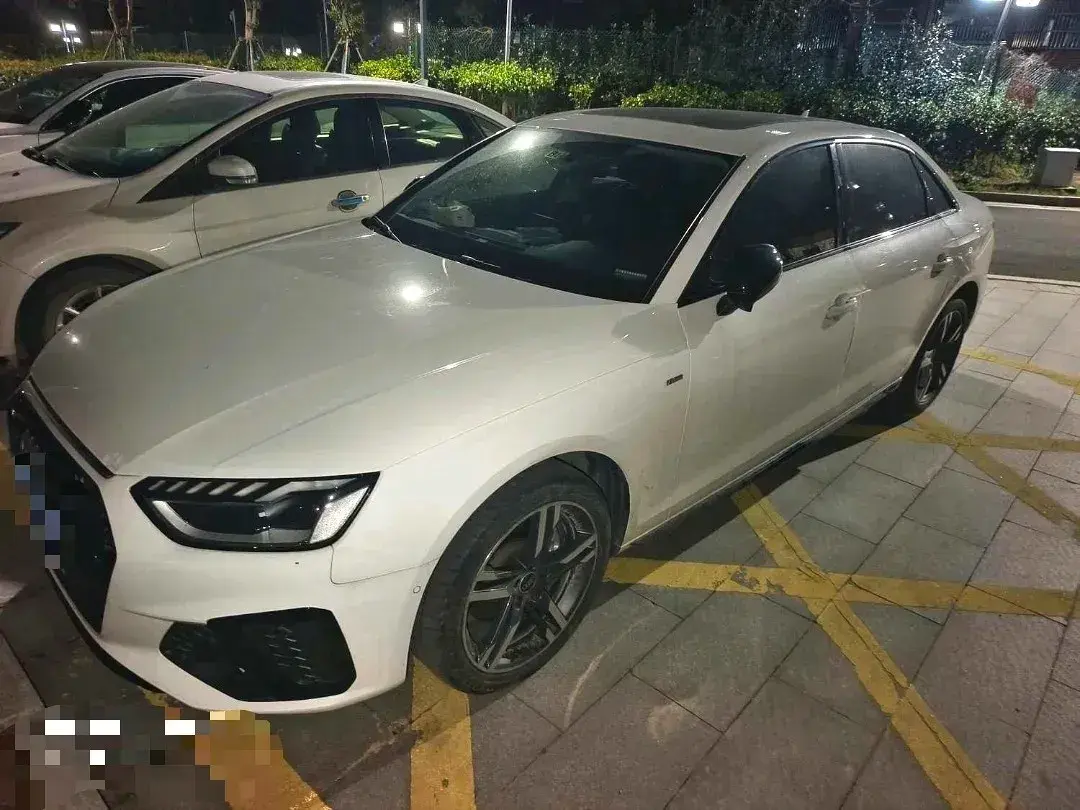 2022 Audi A4L 2.0T 190HP L4 7DCT