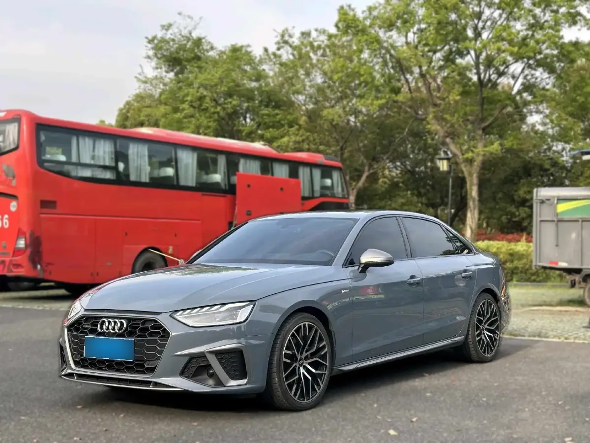 2022 Audi A4L 2.0T 190HP L4 7DCT