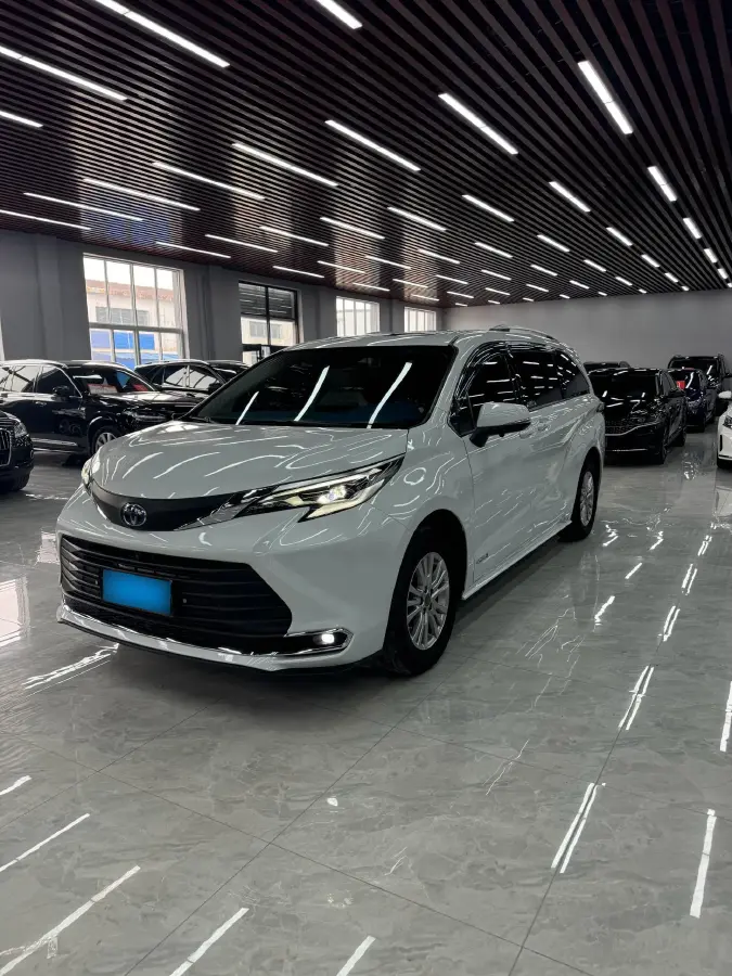 2021 Toyota Sienna 2.5L 192HP L4 E-CVT Hybrid