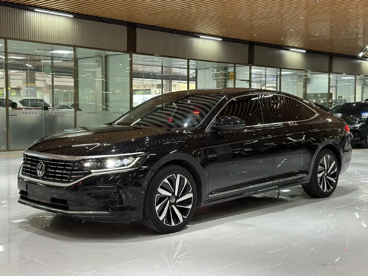 2023 Volkswagen Passat 2.0T 186HP L4 7DCT