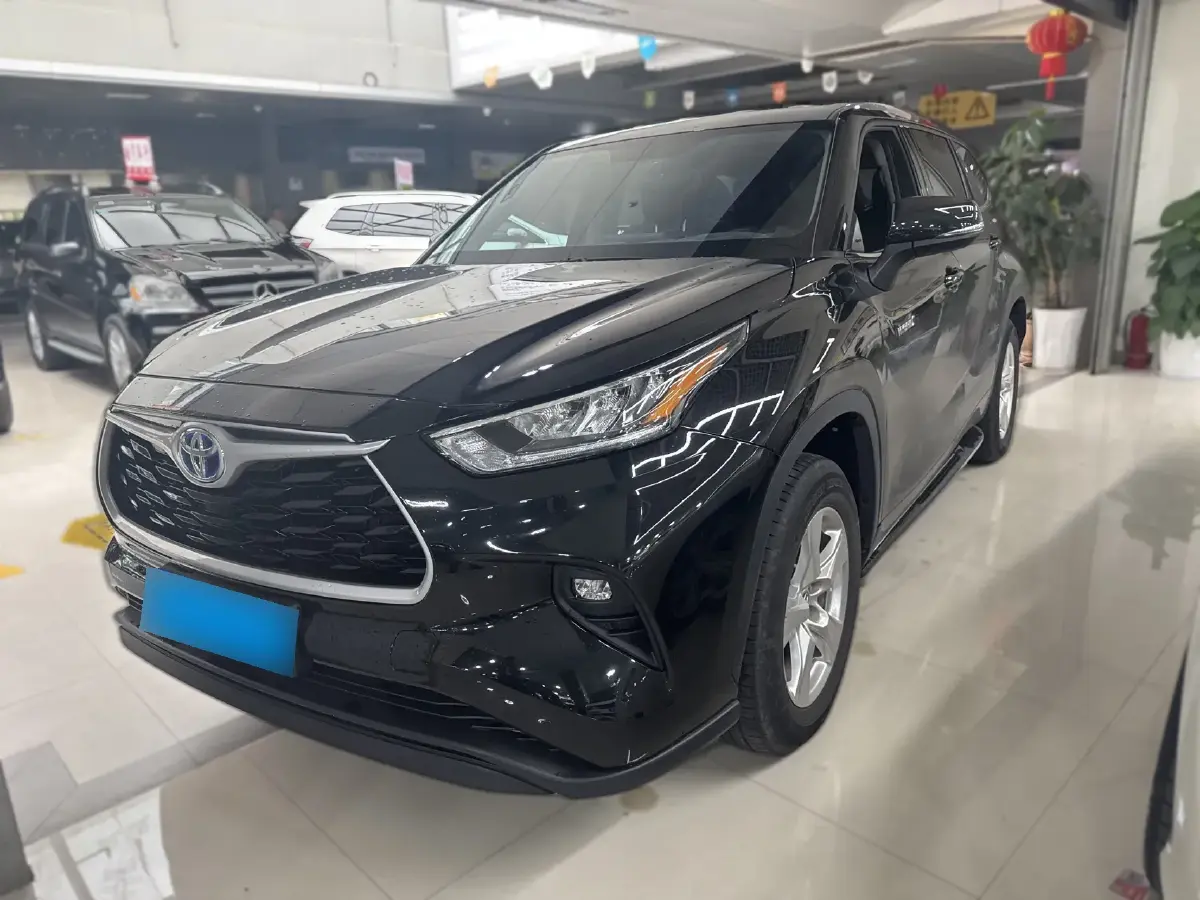 2023 Toyota Highlander 2.5L 189HP L4 E-CVT Hybrid