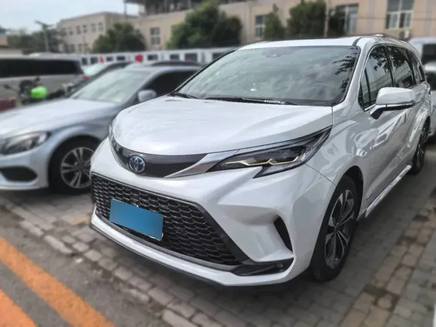 2023 Toyota Granvia 2.5L 189HP L4 E-CVT Hybrid