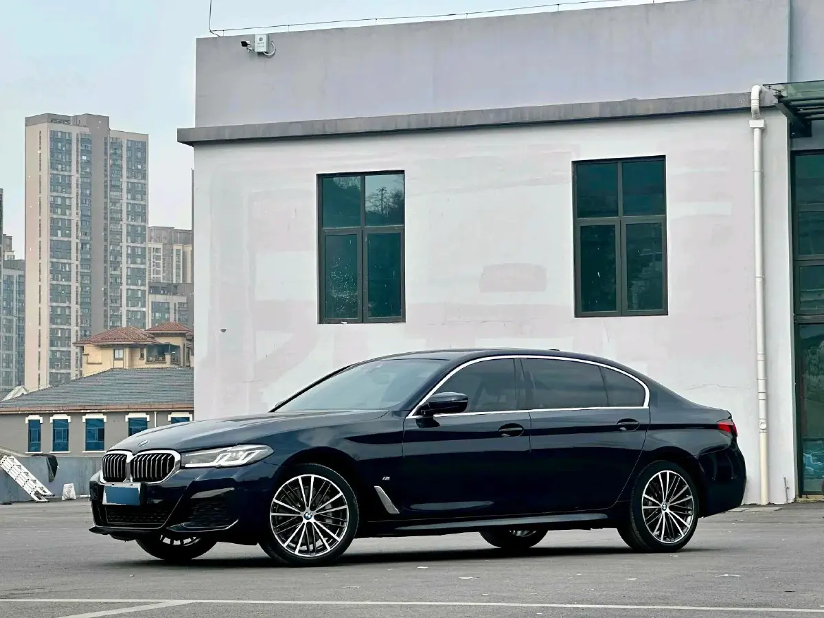2022 BMW 5 Series 2.0T 252HP L4 8AT