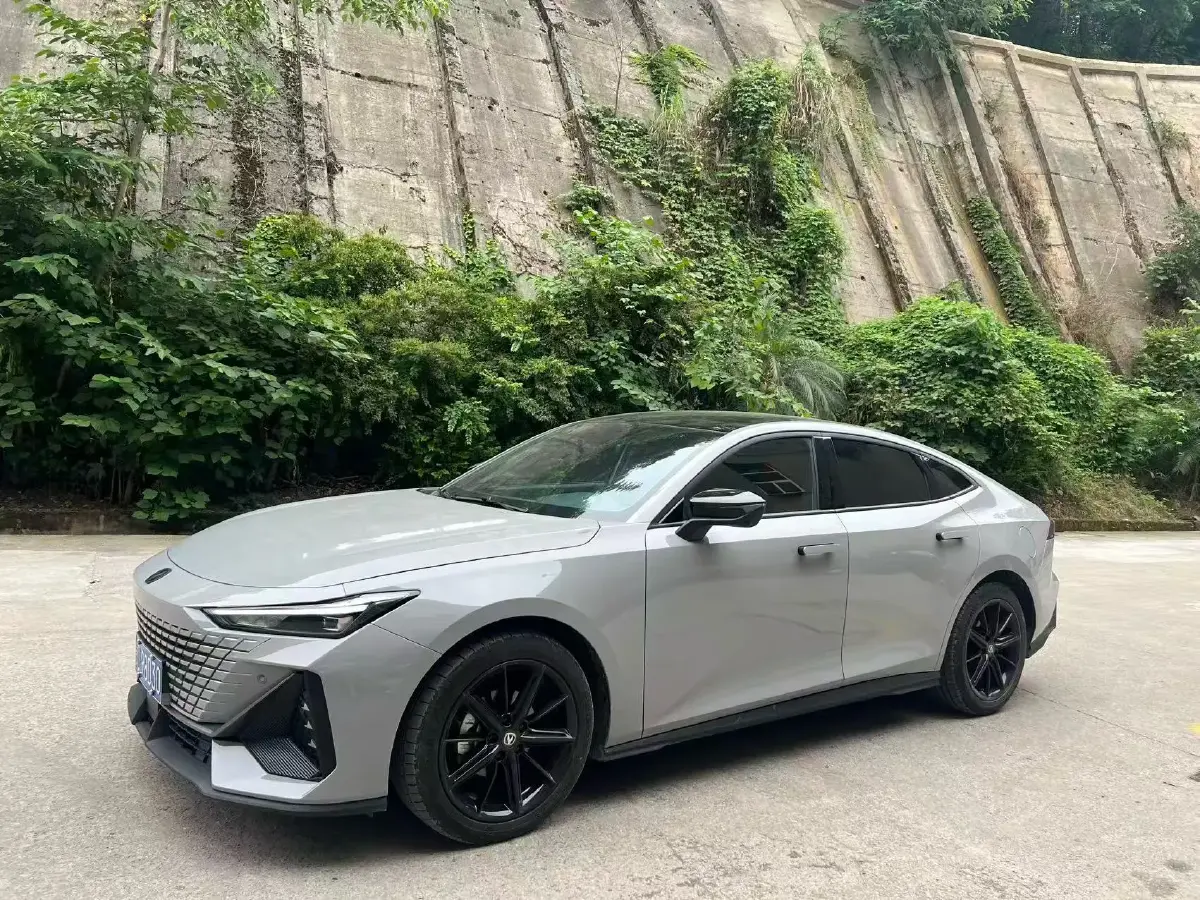 2022 ChangAn UNI-V 1.5T 188HP L4 7DCT 2022 ChangAn UNI-V 1.5T 188HP L4 7DCT