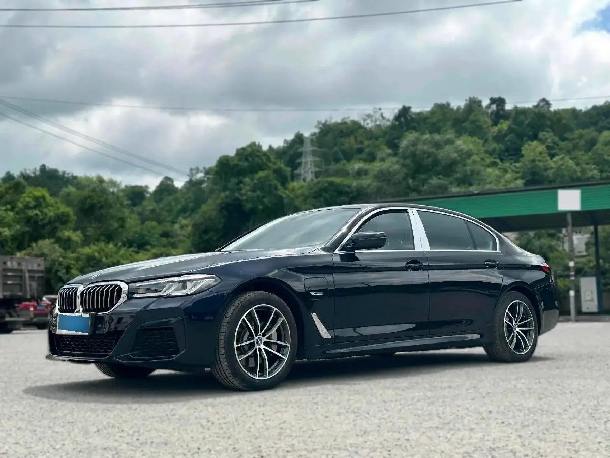 2022 BMW 5 Series 2.0T 184HP L4 8AT PHEV 17.7KWH