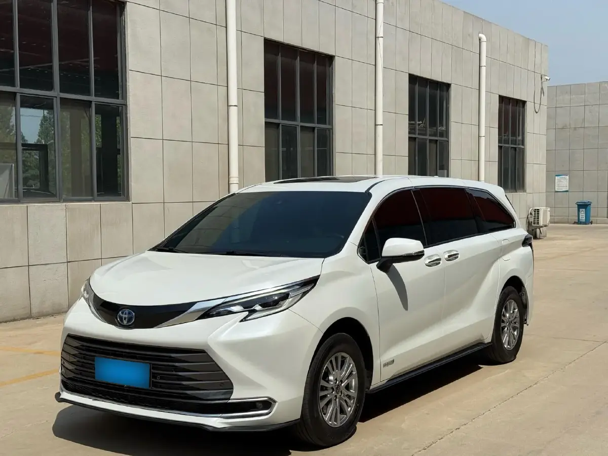 2023 Toyota Sienna 2.5L 189HP L4 E-CVT Hybrid