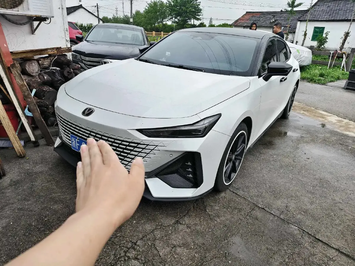 2023 ChangAn UNI-V 1.5T 188HP L4 7DCT