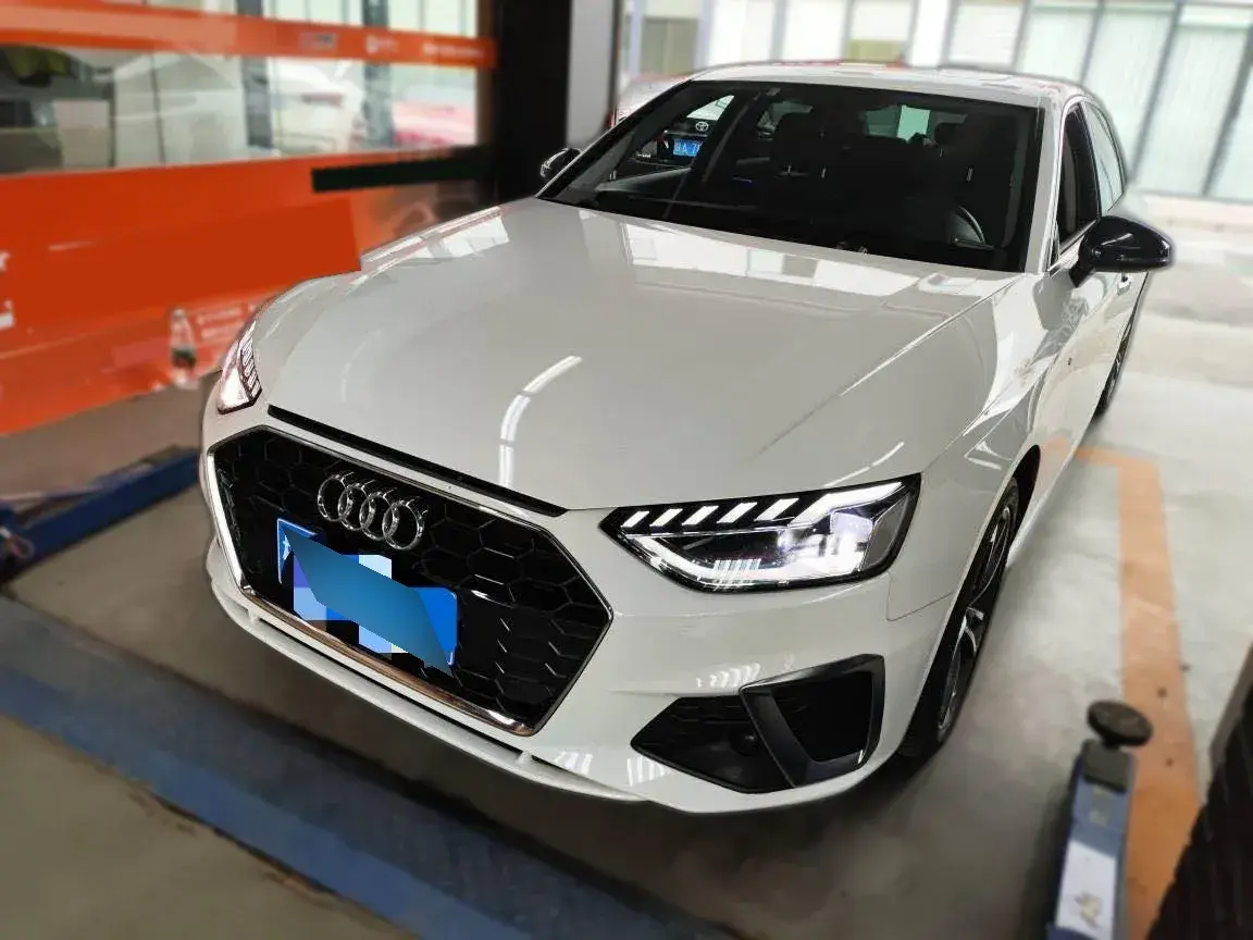 2022 Audi A4L 2.0T 190HP L4 7DCT