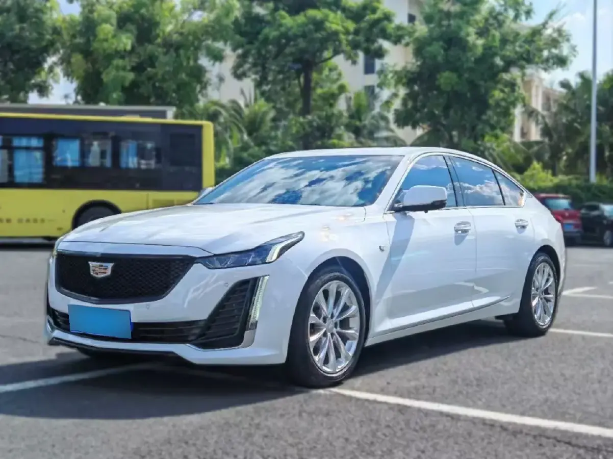 2022 Cadillac CT5 2.0T 237HP L4 10AT