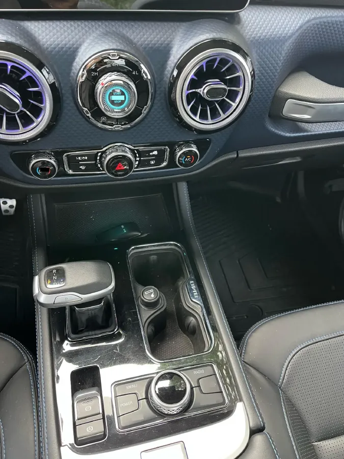 2021 Beijing F40 2.0T 224HP L4 8AT,autocango,china used car exporter,china ev exporter,chinese used car exporter,chinese used ev exporter