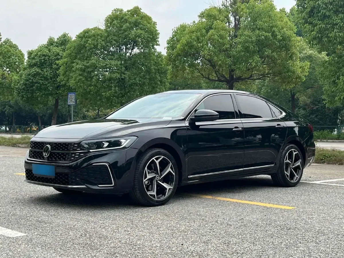 2024 Volkswagen Passat 2.0T 220HP L4 7DCT