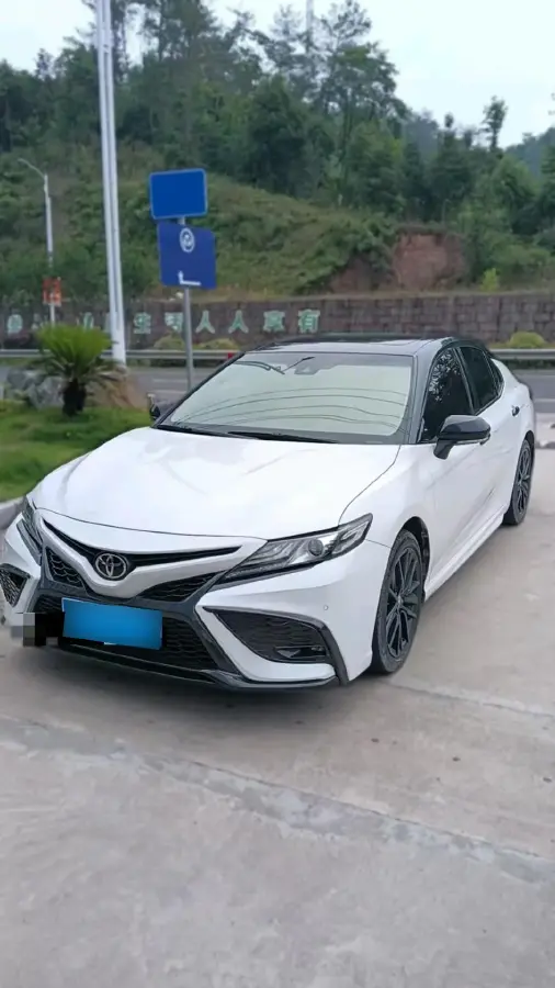 2021 Toyota Camry 2.5L 209HP L4 8AT