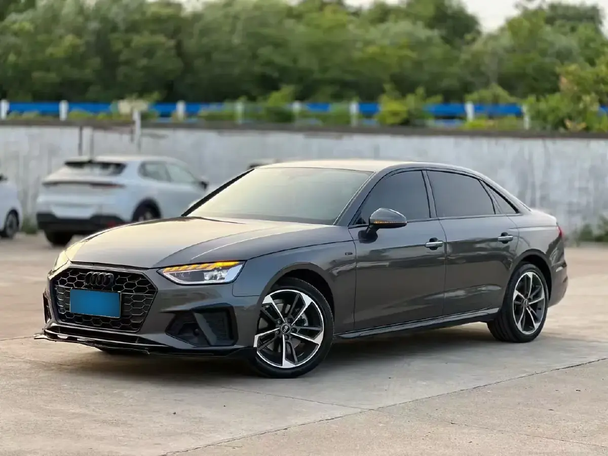 2022 Audi A4L 2.0T 190HP L4 7DCT