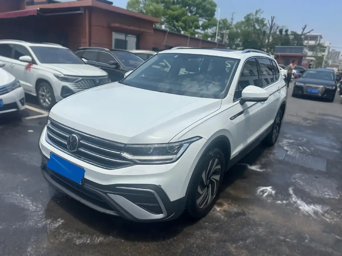 2023 Volkswagen Tiguan L 2.0T 186HP L4 7DCT
