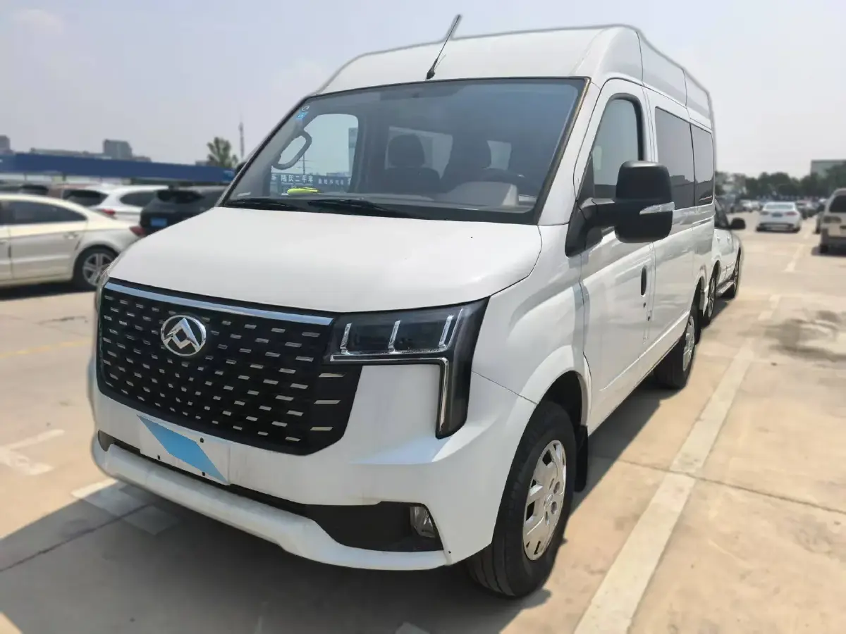 2023 MAXUS XinTu V80 2.0T 127HP L4 6AMT