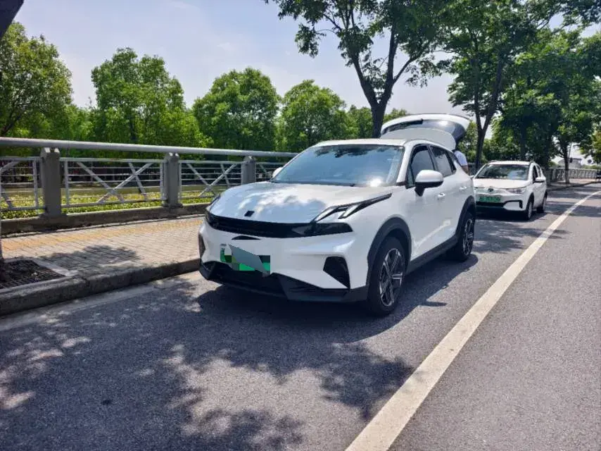 2024 LYNK&CO 06 EM-P 1.5L 120HP L4 3DHT PHEV 19.09KWH