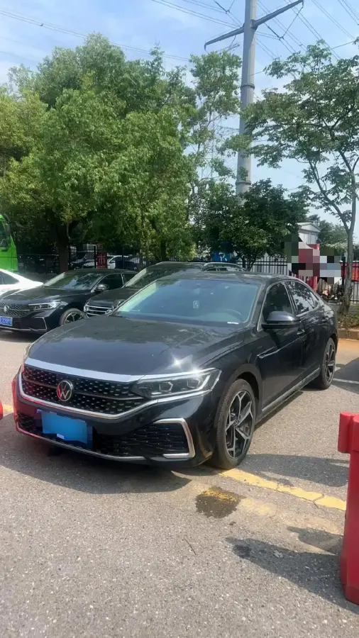 2024 Volkswagen Passat 2.0T 220HP L4 7DCT