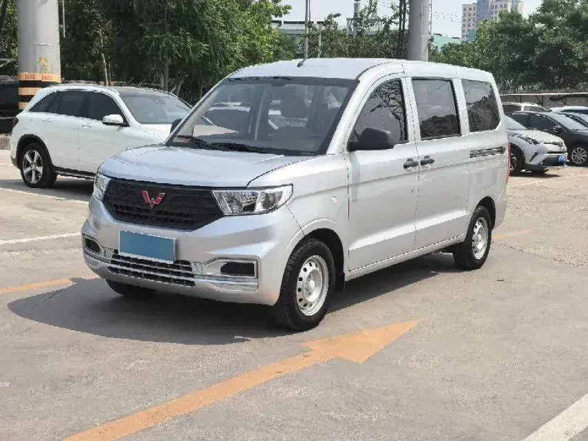 2022 WuLing HongGuang V 1.2L 76HP L4 5MT