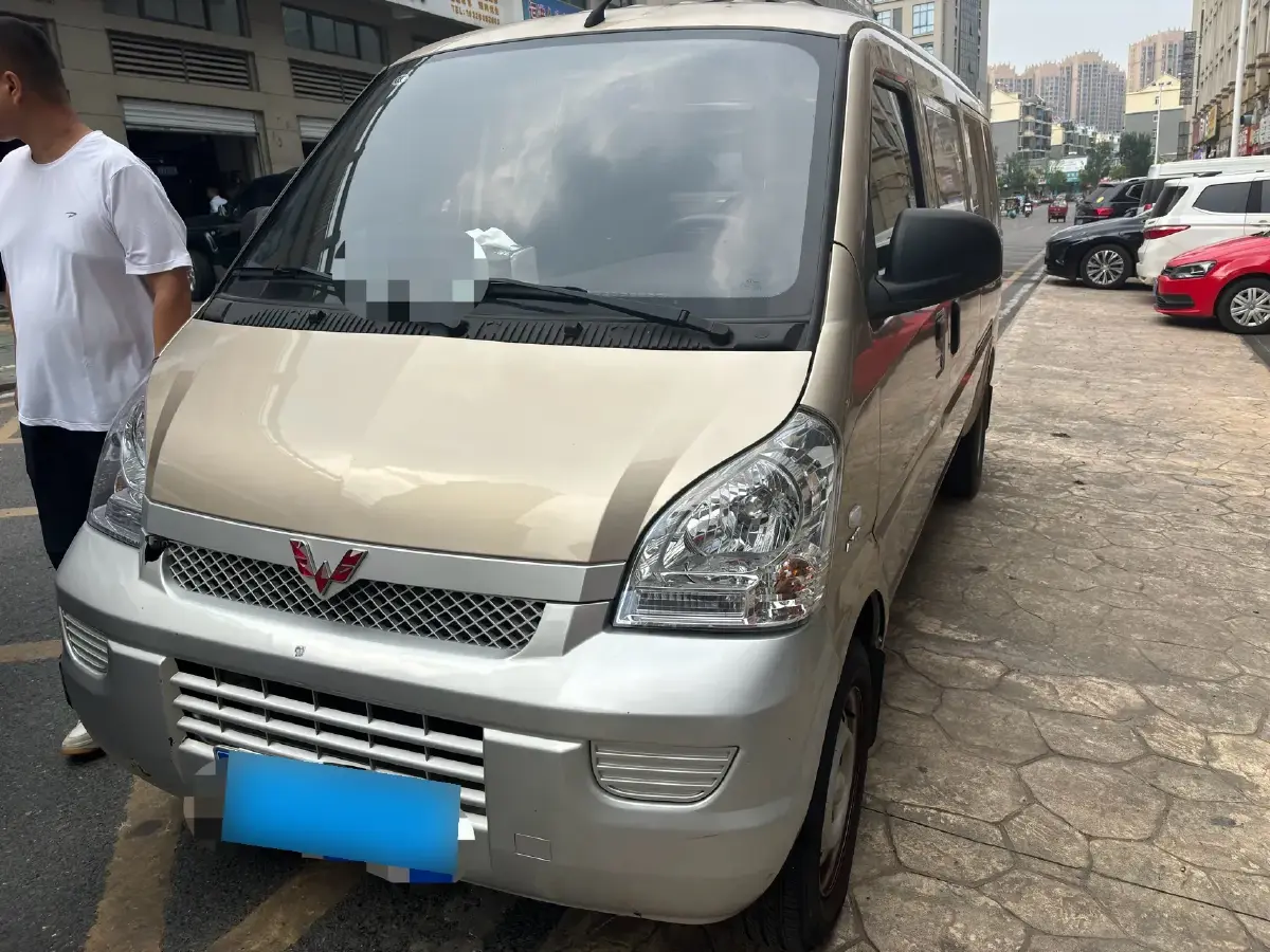 2021 WuLing RongGuang 1.5L 99HP L4 5MT