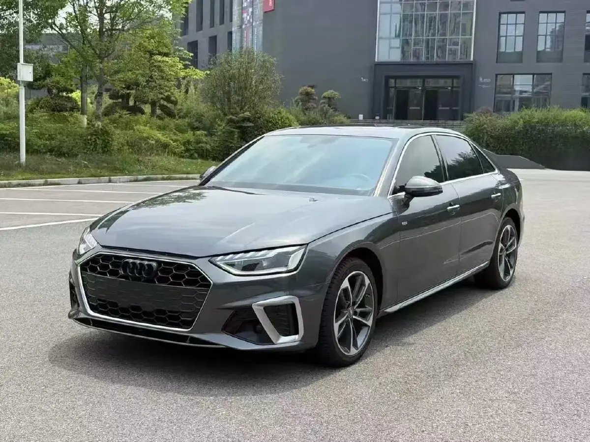 2023 Audi A4L 2.0T 190HP L4 7DCT