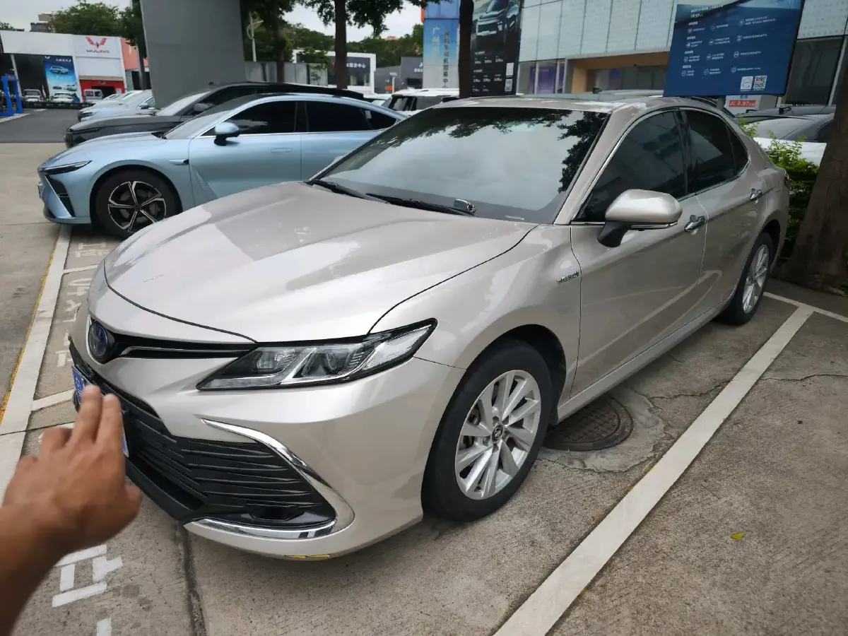 2021 Toyota Camry 2.5L 178HP L4 E-CVT Hybrid