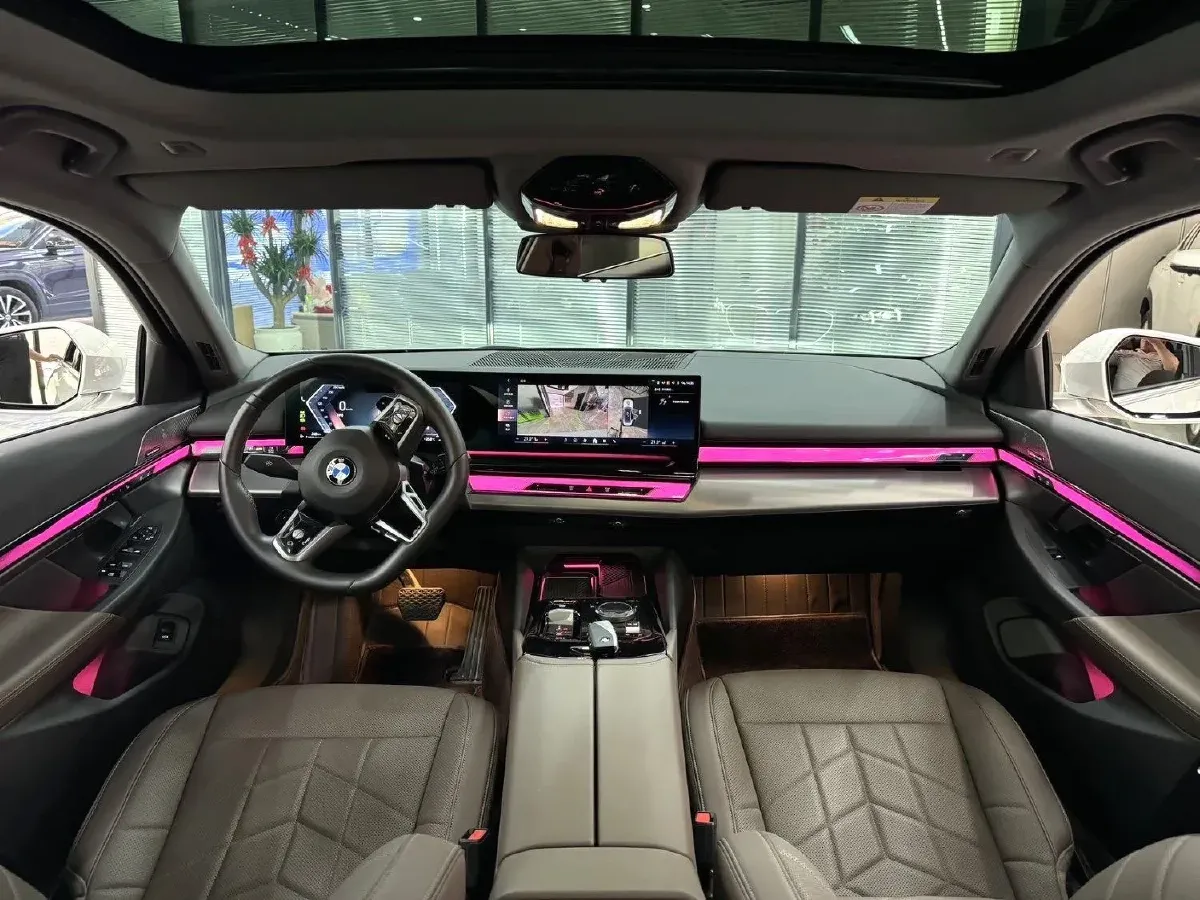 2024 BMW 5 Series 2.0T 258HP L4 8AT,autocango,china used car exporter,china ev exporter,chinese used car exporter,chinese used ev exporter