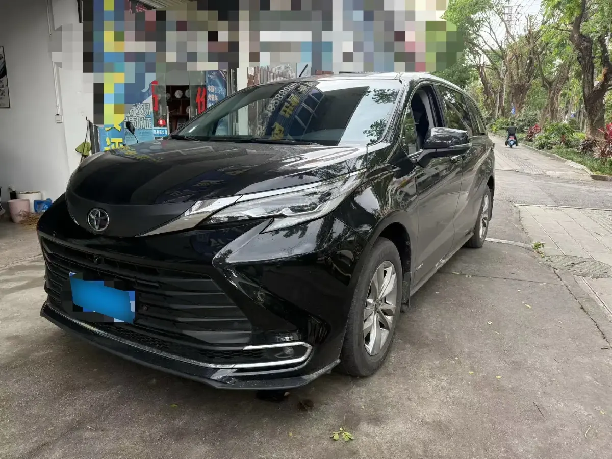 2024 Toyota Sienna 2.5L 189HP L4 E-CVT Hybrid