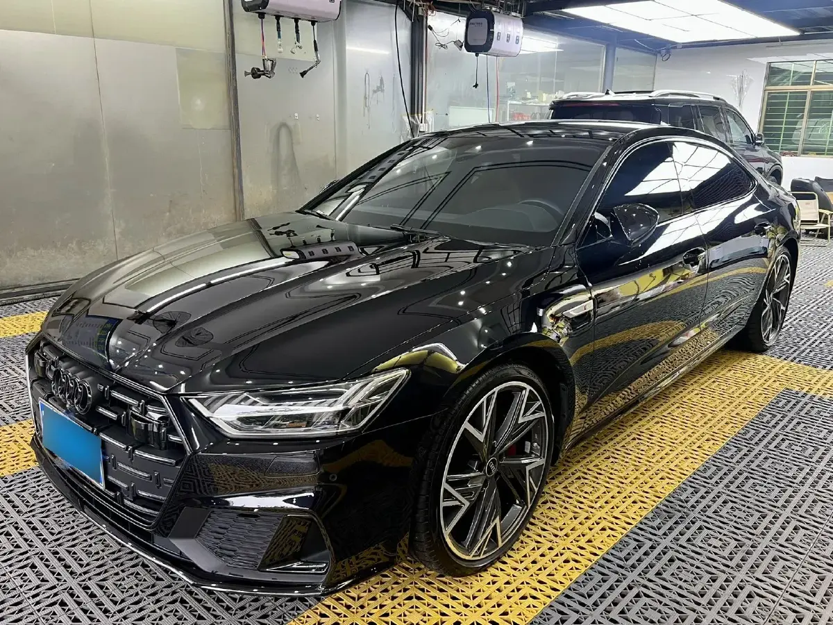 2024 Audi A7L 2.0T 245HP L4 7DCT