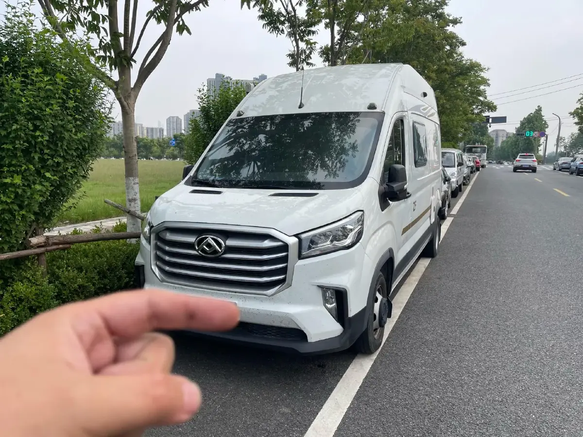 2021 MAXUS V90 RV 2.0T 148HP L4 6AT