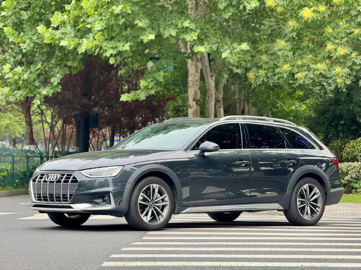 2023 Audi A4 2.0T 265HP L4 7DCT