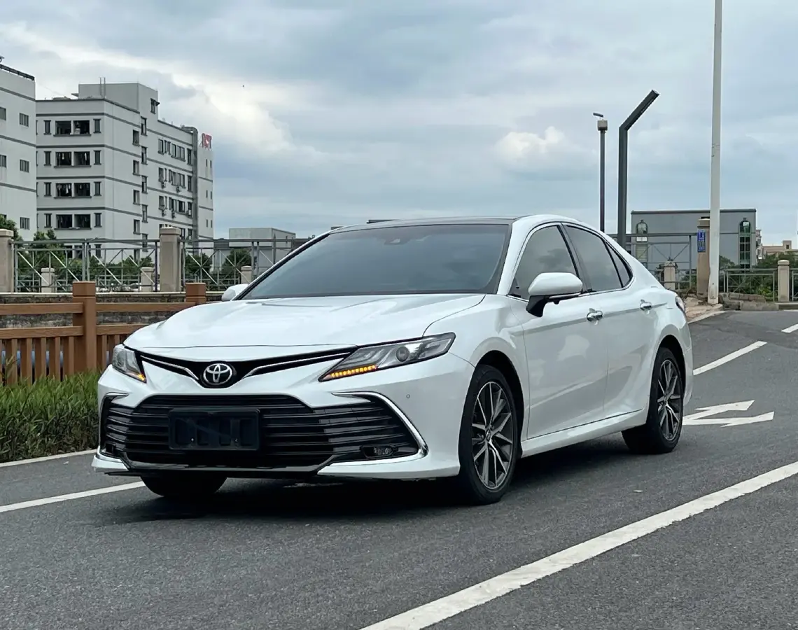 2021 Toyota Camry 2.5L 209HP L4 8AT