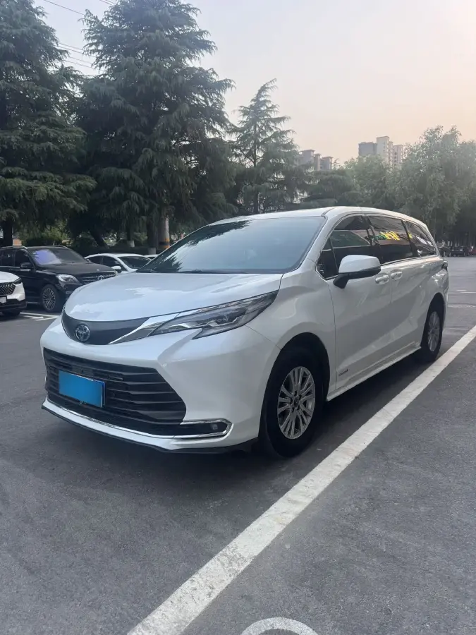2021 Toyota Sienna 2.5L 192HP L4 E-CVT Hybrid