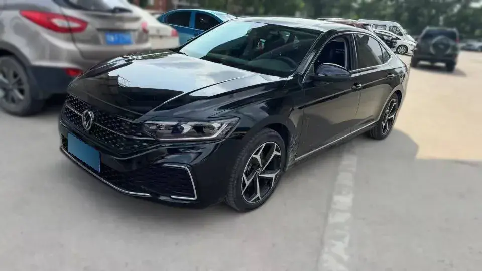 2024 Volkswagen Passat 2.0T 186HP L4 7DCT