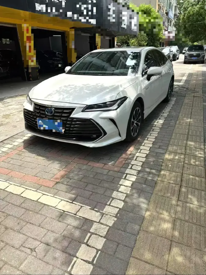 2022 Toyota Avalon 2.5L 178HP L4 E-CVT Hybrid