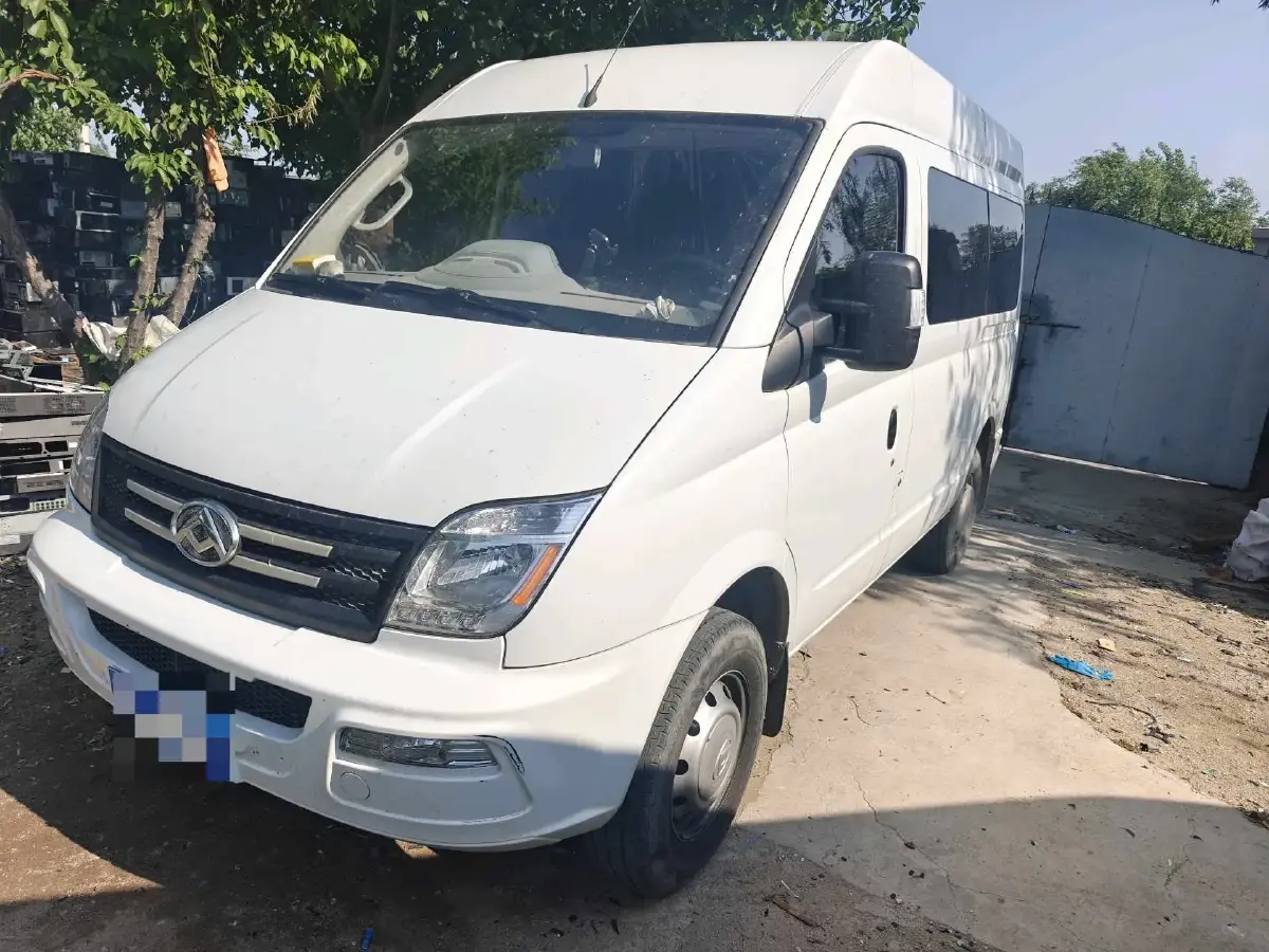 2023 MAXUS XinTu V80 2.0T 127HP L4 6AMT